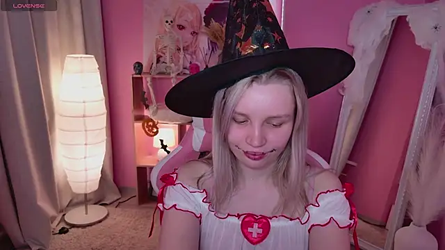 Beatrica Klein online show from October 28, 4:02 pm