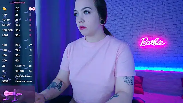 -Stacyy- online show from February 18, 6:45 am