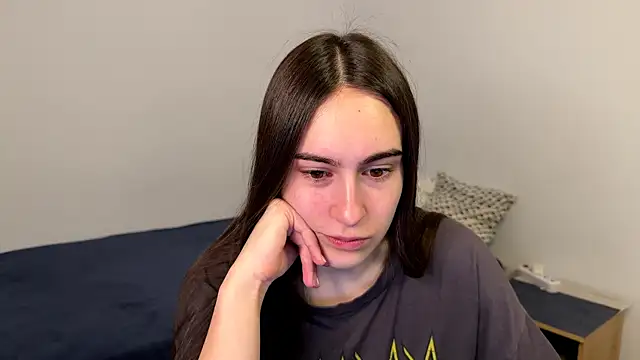 AliceKolltt online show from May 4, 1:42 am