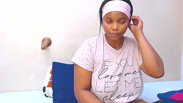 Xoli 11 online show from October 8, 3:27 pm