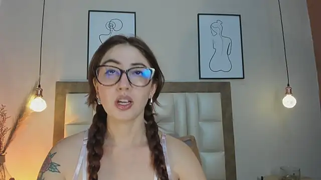 Emilywatsonn online show from November 20, 12:33 am