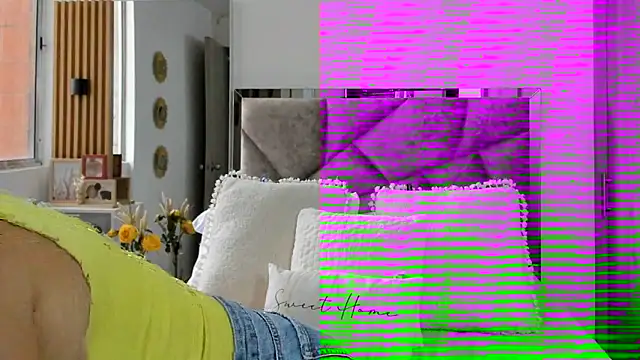 Snapshot of EmilyPeytonn chatting on October 3, 12:43 pm EmilyPeytonn online show from October 3, 12:43 pm