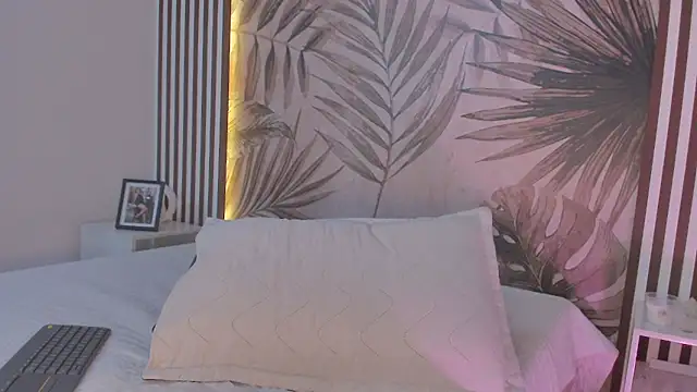 Snapshot of Samaantha-White chatting on October 14, 12:08 pm Samaantha-White online show from October 14, 12:08 pm