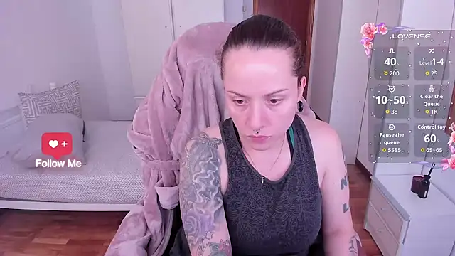 Snapshot of Domina_Deivis chatting on October 17, 12:08 pm Domina Deivis online show from October 17, 12:08 pm