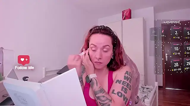 Snapshot of Domina_Deivis chatting on September 24, 8:24 am Domina Deivis online show from September 24, 8:24 am