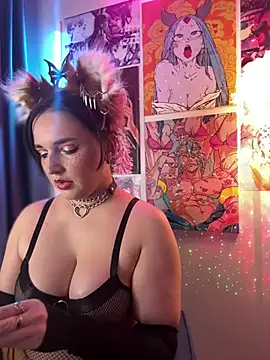 HoneySweetBee online show from March 20, 8:25 pm