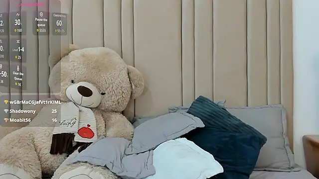 Snapshot of izadii chatting on September 18, 7:56 pm izadii online show from September 18, 7:56 pm