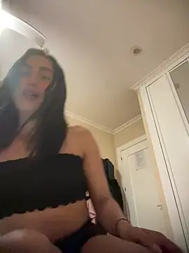 alice jhonson  online show from April 14, 8:53 pm