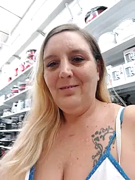 Snapshot of BecciDeluxe chatting on October 6, 2:34 pm BecciDeluxe online show from October 6, 2:34 pm