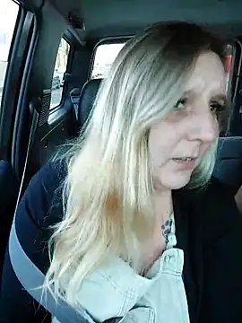 Snapshot of BecciDeluxe chatting on October 16, 3:47 pm BecciDeluxe online show from October 16, 3:47 pm