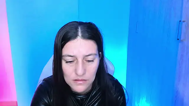 Saskyaa online show from December 1, 2:53 pm