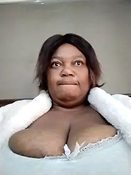 Snapshot of MATUREBUSSTY chatting on October 1, 5:01 am MATUREBUSSTY online show from October 1, 5:01 am