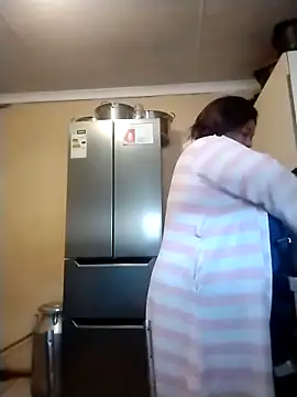 Snapshot of MATUREBUSSTY chatting on October 3, 5:23 am MATUREBUSSTY online show from October 3, 5:23 am