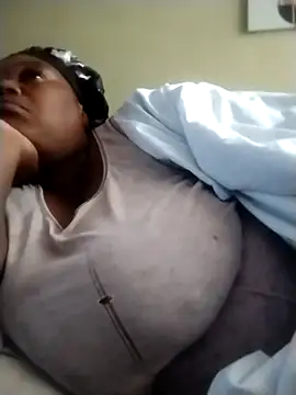 Snapshot of MATUREBUSSTY chatting on September 18, 6:01 am MATUREBUSSTY online show from September 18, 6:01 am