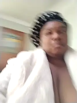 Snapshot of MATUREBUSSTY chatting on September 28, 7:47 am MATUREBUSSTY online show from September 28, 7:47 am