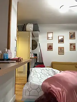 Snapshot of la_petite_prunette69 chatting on October 21, 5:44 am la petite prunette69 online show from October 21, 5:44 am