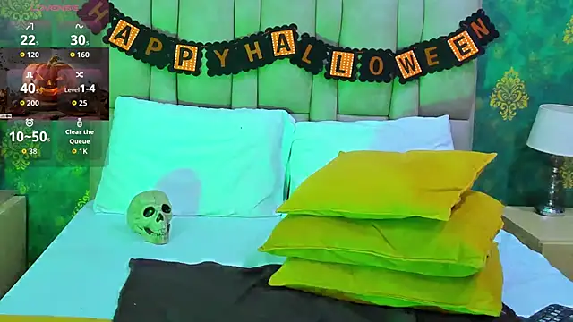 Snapshot of SuzanSmithh chatting on October 10, 12:32 pm SuzanSmithh online show from October 10, 12:32 pm