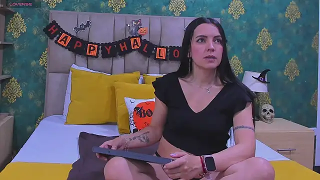 Snapshot of SuzanSmithh chatting on October 22, 11:48 am SuzanSmithh online show from October 22, 11:48 am