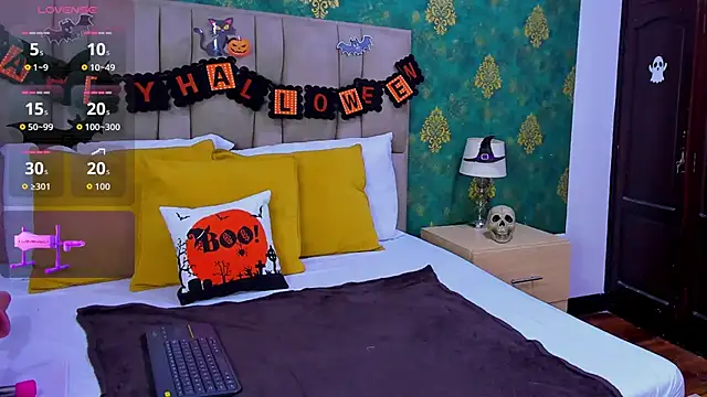 Snapshot of SuzanSmithh chatting on October 28, 11:49 am SuzanSmithh online show from October 28, 11:49 am