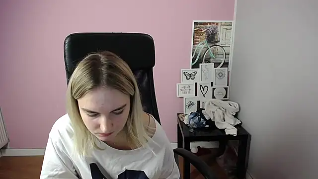 viktoria lovely online show from September 18, 7:51 am