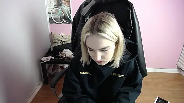 viktoria lovely online show from March 26, 9:00 am