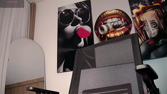 aidaadams online show from December 22, 10:07 am