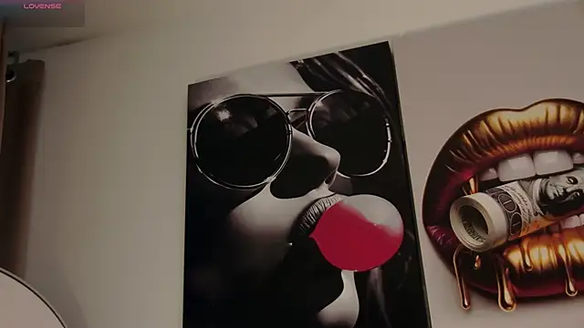 aidaadams online show from December 3, 11:23 am