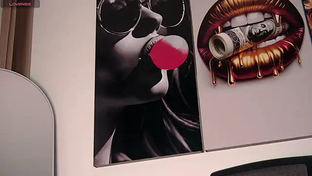 aidaadams online show from December 1, 11:25 am