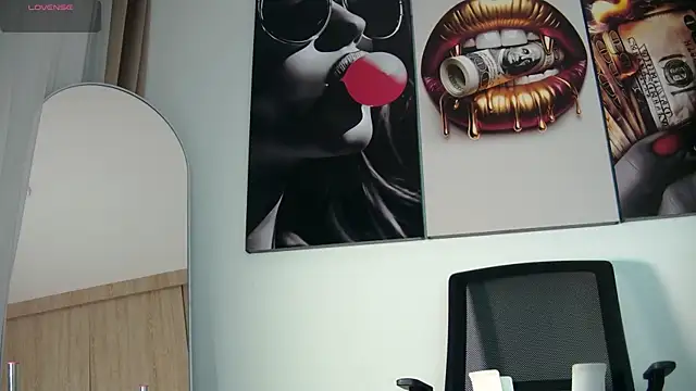 aidaadams online show from December 18, 11:59 am