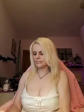 Snapshot of Angeldevilus chatting on September 23, 12:42 am Angeldevilus online show from September 23, 12:42 am