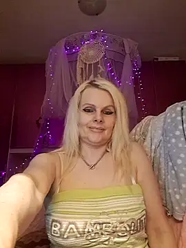 Snapshot of Angeldevilus chatting on October 6, 1:22 am Angeldevilus online show from October 6, 1:22 am