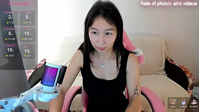 Snapshot of SaraXray chatting on September 27, 3:47 am SaraXray online show from September 27, 3:47 am