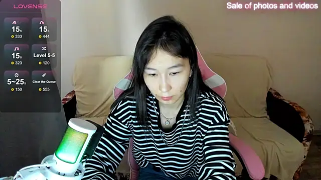 Snapshot of SaraXray chatting on September 28, 4:19 am SaraXray online show from September 28, 4:19 am