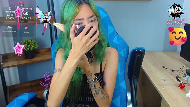 Snapshot of Erika_Stevens chatting on October 16, 12:02 am Erika Stevens online show from October 16, 12:02 am