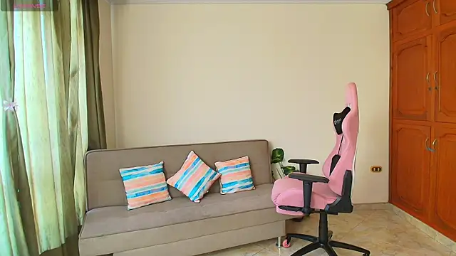 lili jade222 online show from December 2, 3:14 pm