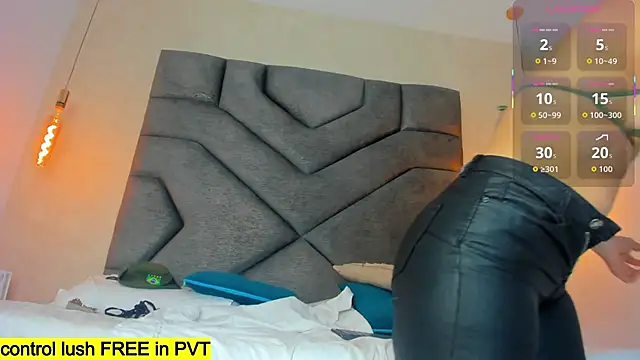 Snapshot of Liinda_Saenz chatting on October 27, 1:39 pm Liinda Saenz online show from October 27, 1:39 pm