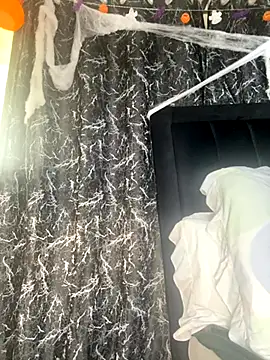 Snapshot of Sexy_barb2 chatting on October 24, 7:37 am Sexy barb2 online show from October 24, 7:37 am