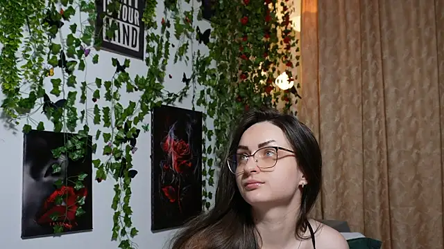 Snapshot of NaughtYHomemadE chatting on October 24, 8:43 am NaughtYHomemadE online show from October 24, 8:43 am