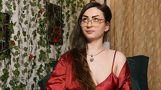 NaughtYHomemadE online show from February 7, 4:44 pm