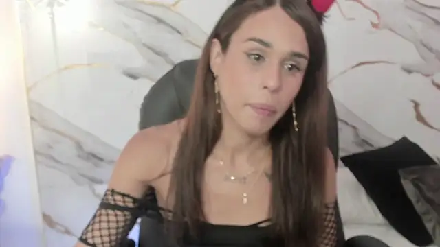 pretty ariiel online show from November 12, 12:58 pm