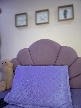 Snapshot of Emily_cooper20 chatting on October 19, 11:51 pm Emily cooper20 online show from October 19, 11:51 pm