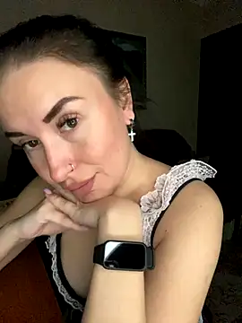 Roxana Bell online show from October 31, 6:12 pm