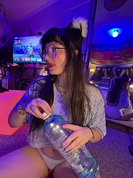 urpuppymoon online show from March 8, 5:00 am