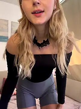 LunaRase online show from October 2, 10:53 am