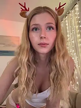 LunaRase online show from December 22, 3:26 pm