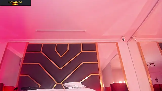 Snapshot of Scarlettt_Ass chatting on October 5, 12:43 pm Scarlettt Ass online show from October 5, 12:43 pm