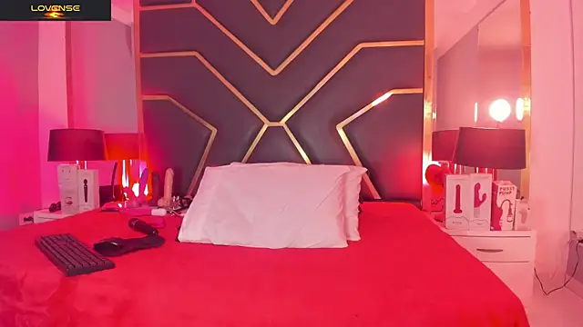 Snapshot of Scarlettt_Ass chatting on October 25, 12:24 pm Scarlettt Ass online show from October 25, 12:24 pm