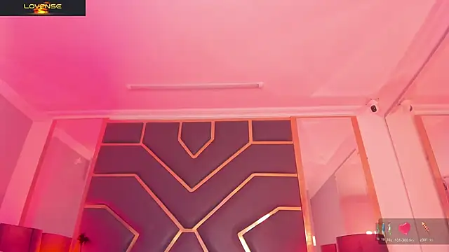 Snapshot of Scarlettt_Ass chatting on October 17, 12:52 pm Scarlettt Ass online show from October 17, 12:52 pm