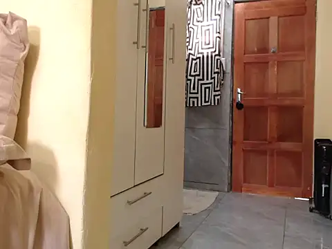 Snapshot of SALTRYHIPS29x chatting on October 31, 1:48 pm SALTRYHIPS29x online show from October 31, 1:48 pm