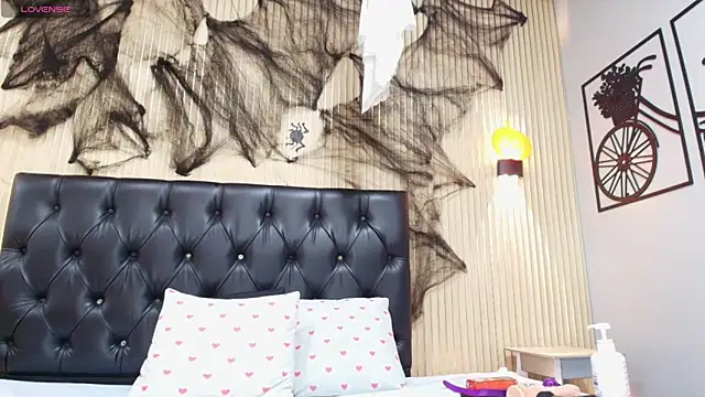 Snapshot of Veronica_Tits chatting on October 23, 4:29 am Veronica Tits online show from October 23, 4:29 am